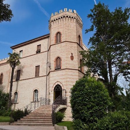 Hotel Castello Montegiove Fano Zewnętrze zdjęcie