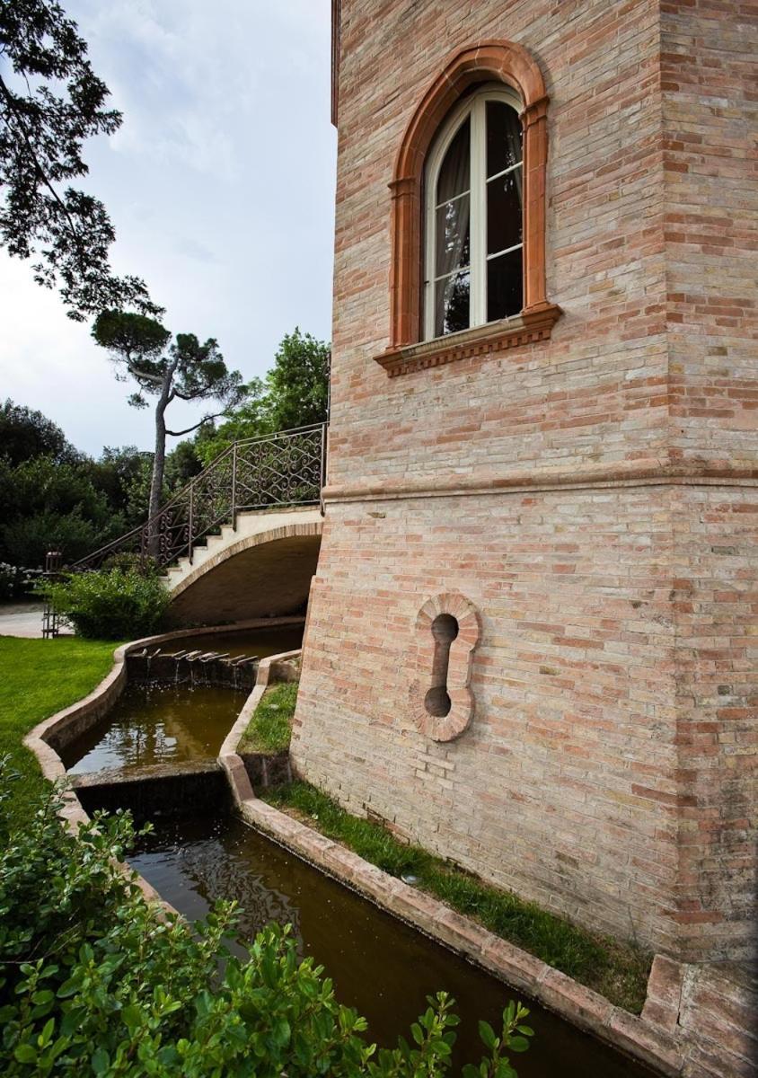 Hotel Castello Montegiove Fano Zewnętrze zdjęcie
