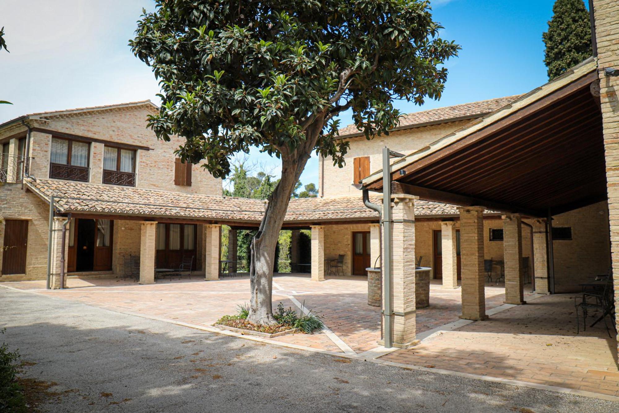 Hotel Castello Montegiove Fano Zewnętrze zdjęcie