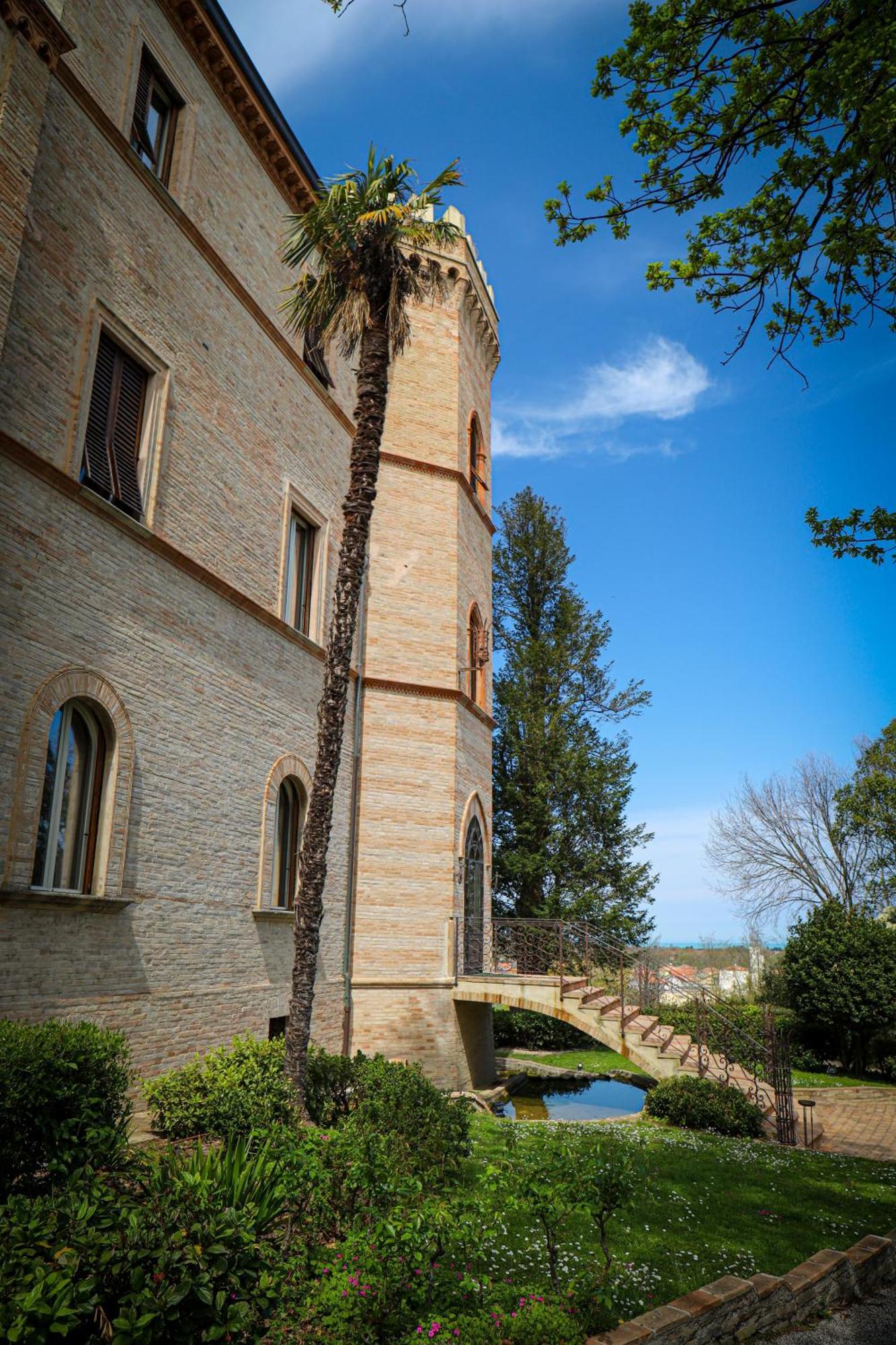 Hotel Castello Montegiove Fano Zewnętrze zdjęcie